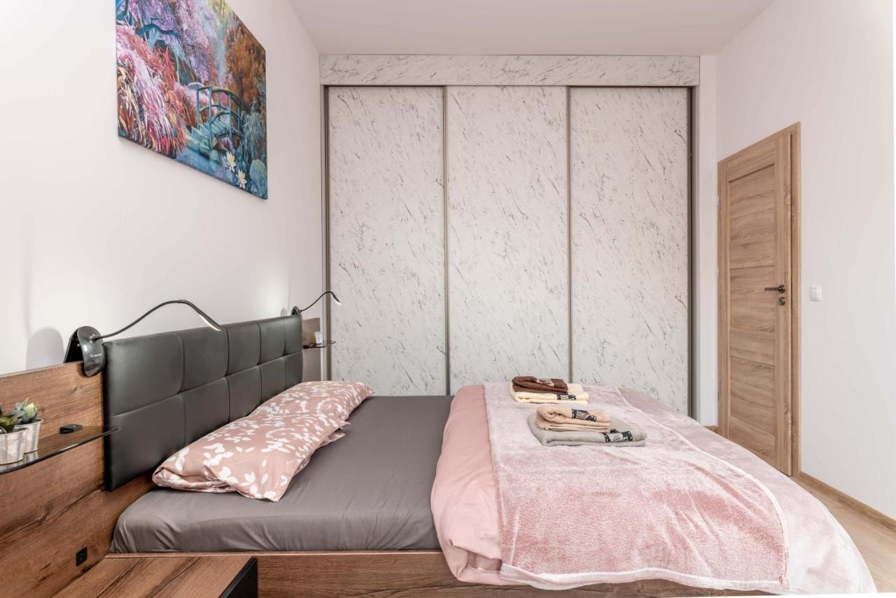 Apartwro - Apartament Przy Wyspie Slodowej, Garaz, Projektor, Rowery *